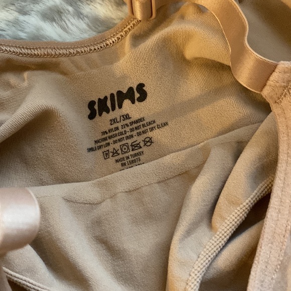 Skims Sculpting Bodysuit - Picture 4 of 5